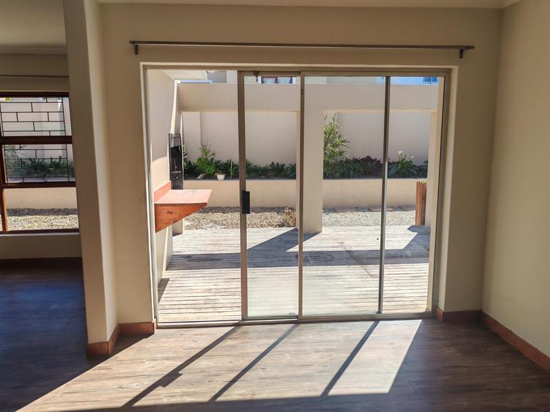 To Let 2 Bedroom Property for Rent in Chanteclair Western Cape